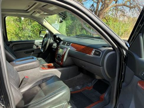 Used 2012 Chevrolet Tahoe LTZ image 11