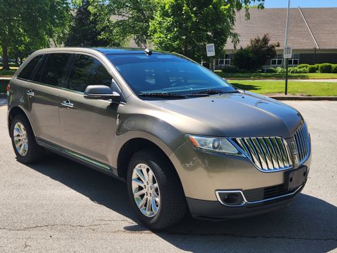 Used 2012 Lincoln MKX FWD image 8