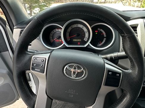 Used 2013 Toyota Tacoma PreRunner w/ TRD Sport Pkg image 17