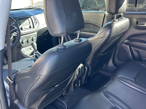 Used 2018 Jeep Compass Latitude image 9