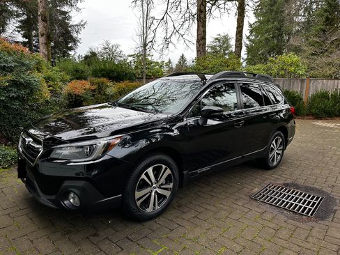 Used 2018 Subaru Outback 2.5i Limited image 1