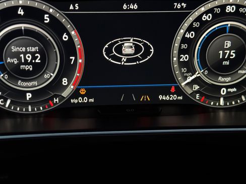 Used 2018 Volkswagen Tiguan SEL Premium w/ R-Line Package image 11