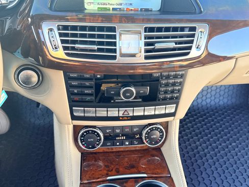 Used 2012 Mercedes-Benz CLS 550 image 9