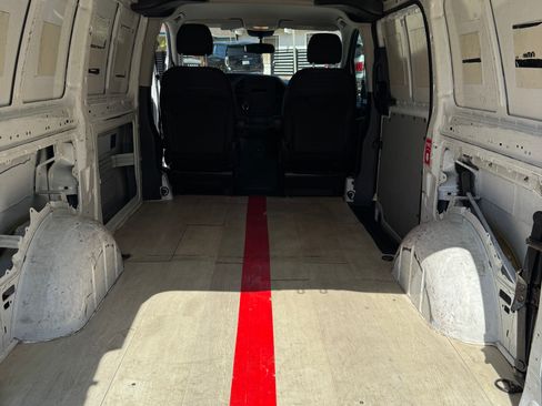 Used 2017 Mercedes-Benz Metris Van 2D image 8