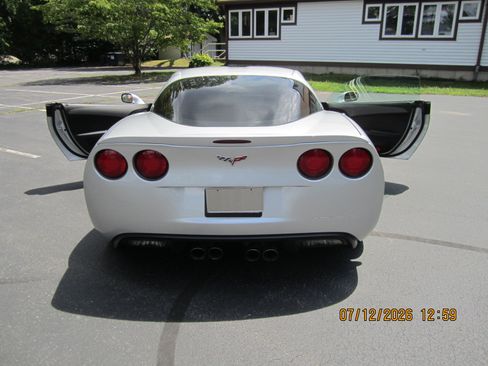 Used 2011 Chevrolet Corvette Z06 w/ Preferred Equipment Group RWD image 17
