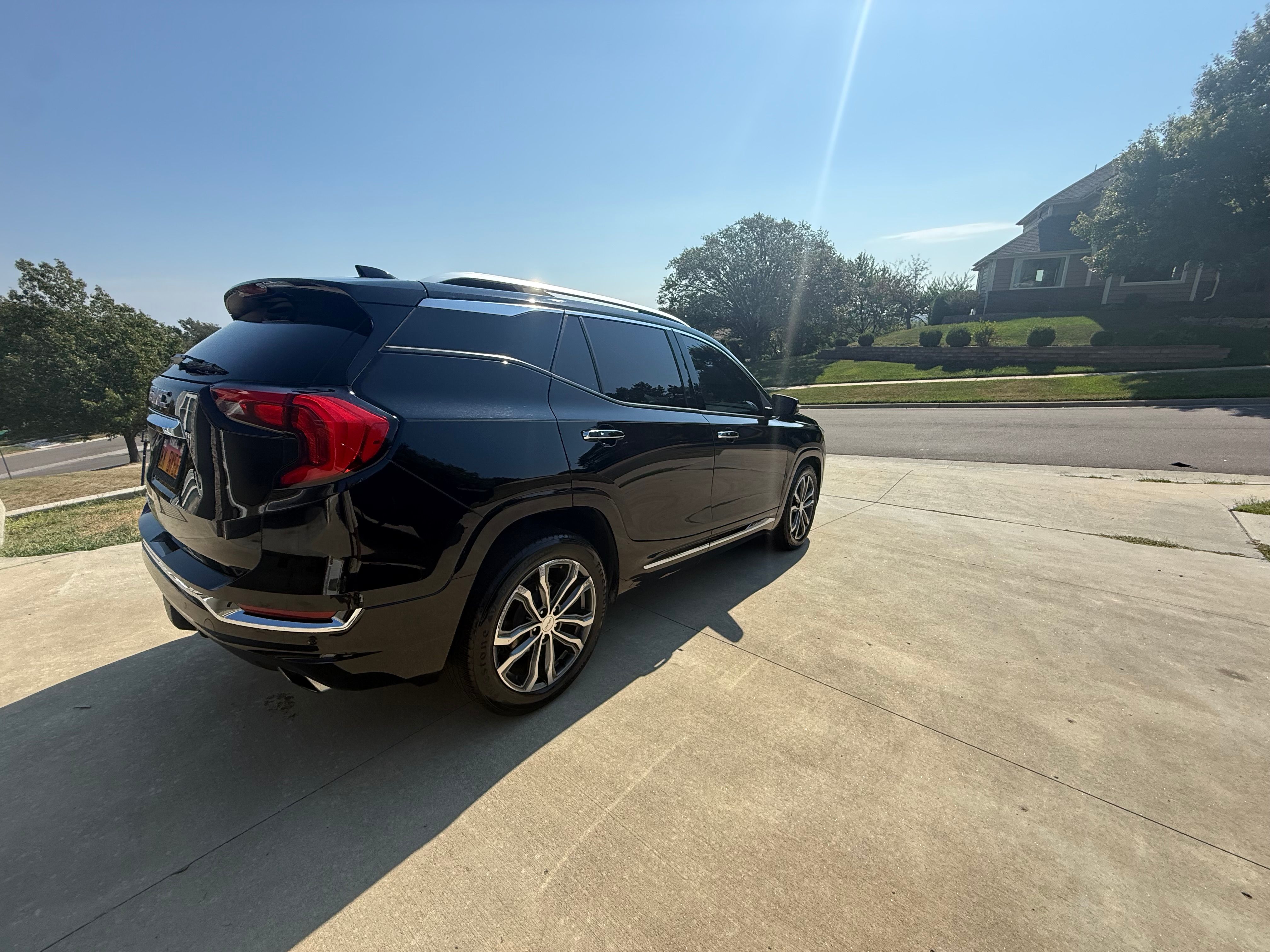 Used 2019 GMC Terrain Denali w/ Comfort Package FWD image 9