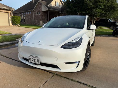 Used 2025 Tesla Model Y Performance AWD/4WD image 8