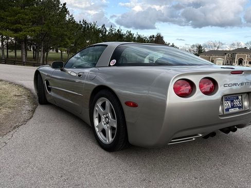 Used 1998 Chevrolet Corvette Coupe image 16