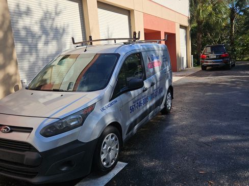 Used 2015 Ford Transit Connect XL image 2