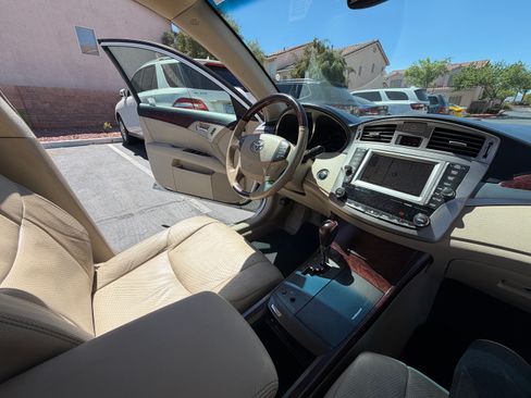 Used 2011 Toyota Avalon Limited image 16