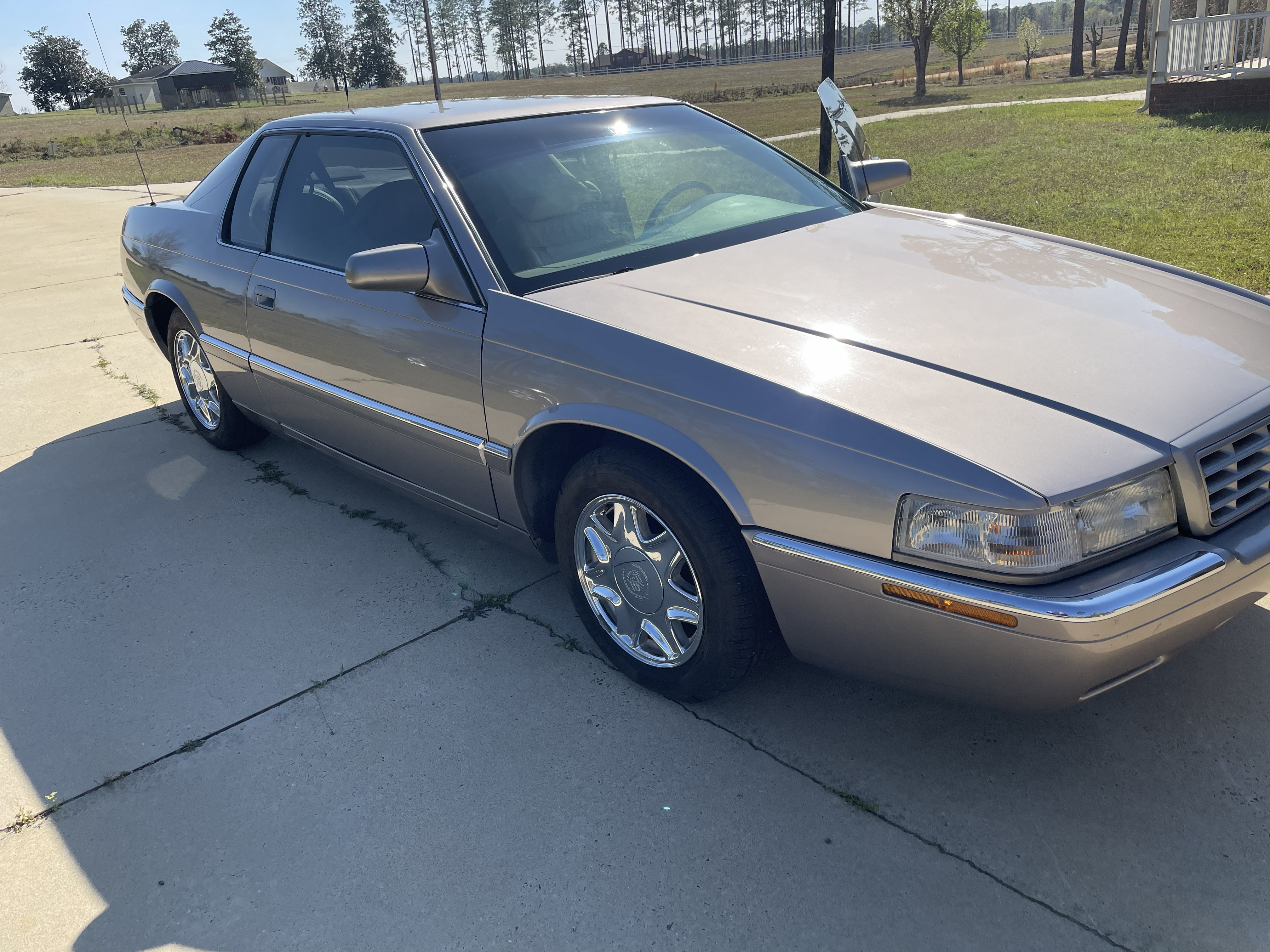 Used 1995 Cadillac Eldorado Touring FWD image 1