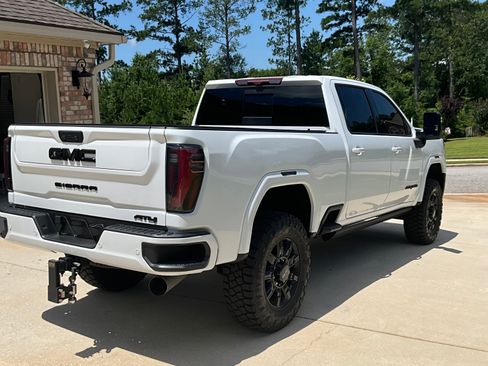 Used 2025 GMC Sierra 2500 AT4 w/ AT4 Premium Plus Package AWD/4WD image 5