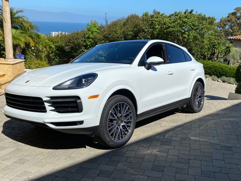 Used 2020 Porsche Cayenne Sport Utility 4D image 5