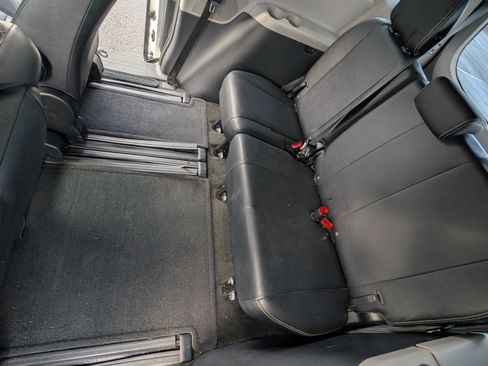 Used 2015 Toyota Sienna SE Premium image 17