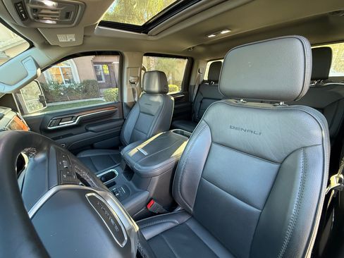 Used 2024 GMC Sierra 2500 Denali w/ Denali Reserve Package image 8