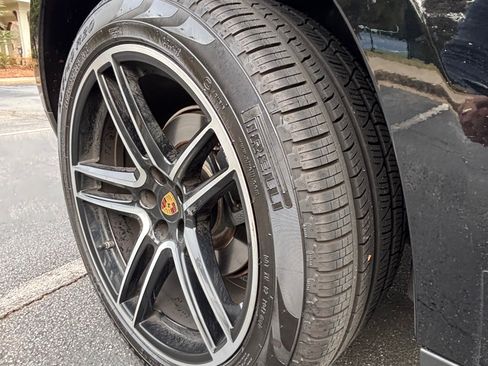 Used 2021 Porsche Macan image 12