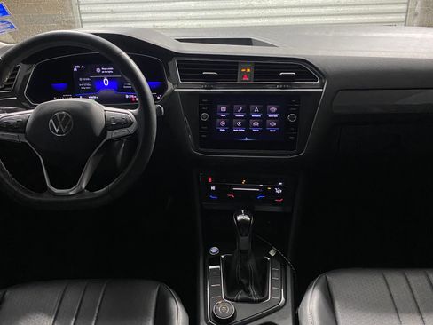 Used 2022 Volkswagen Tiguan SE image 12