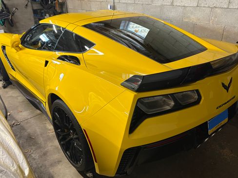 Used 2015 Chevrolet Corvette Z06 w/ Z07 Performance Package image 9