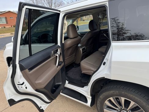 Used 2021 Lexus GX 460 Luxury image 25