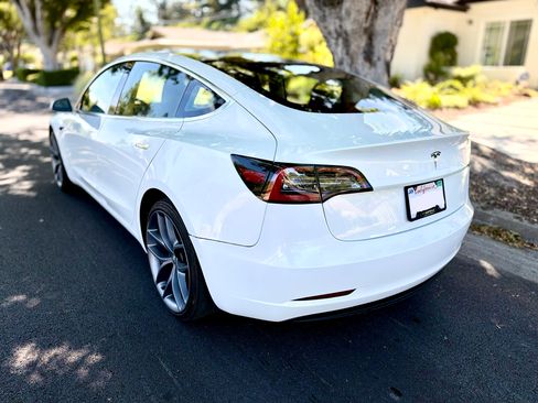 Used 2018 Tesla Model 3 Mid Range RWD image 5