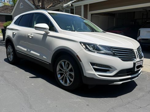 Used 2017 Lincoln MKC Select w/ Select Plus Package FWD image 2