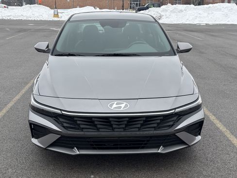 Used 2024 Hyundai Elantra SEL image 2
