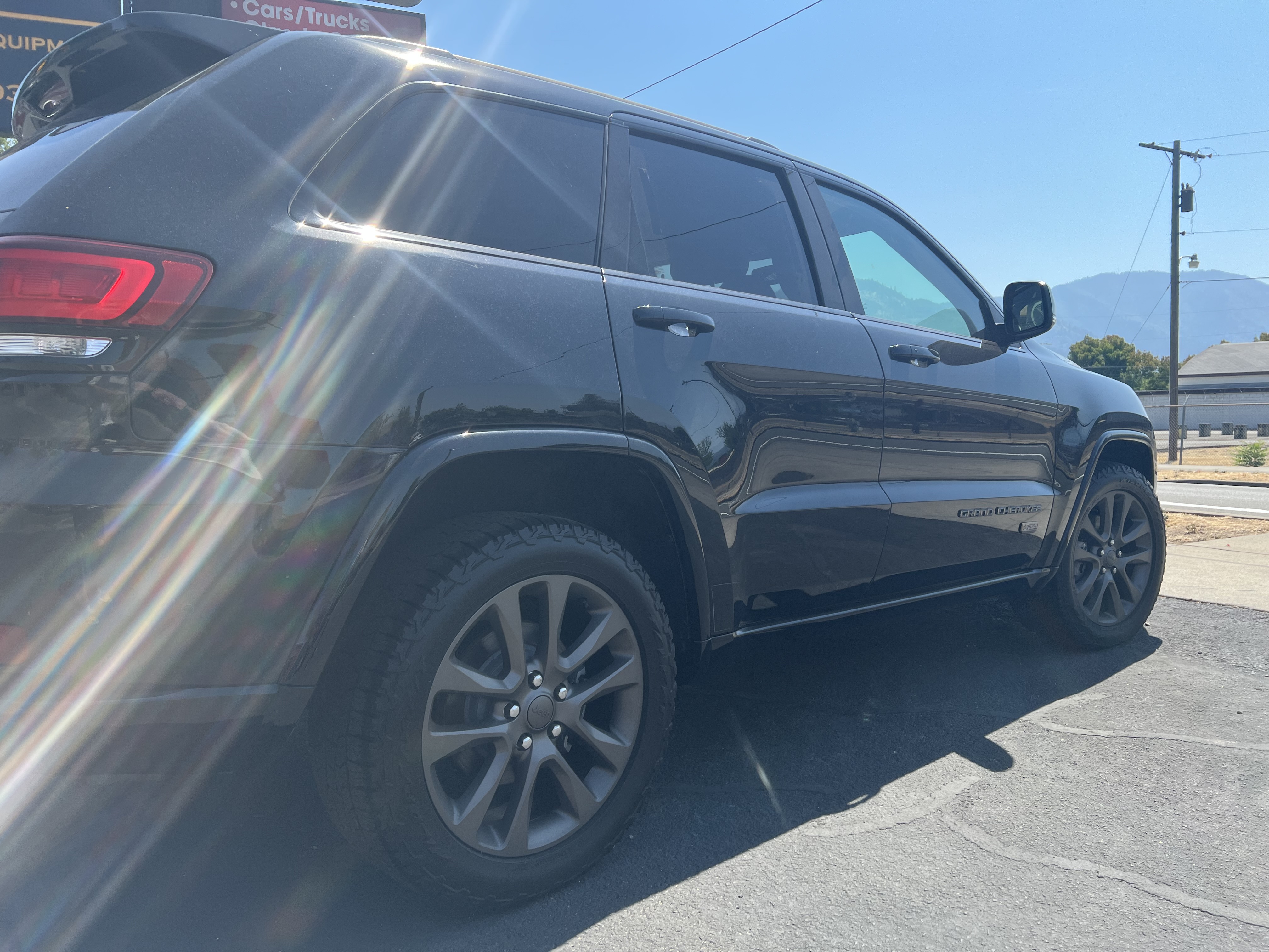 Used 2017 Jeep Grand Cherokee Limited 75th Anniversary AWD/4WD image 11