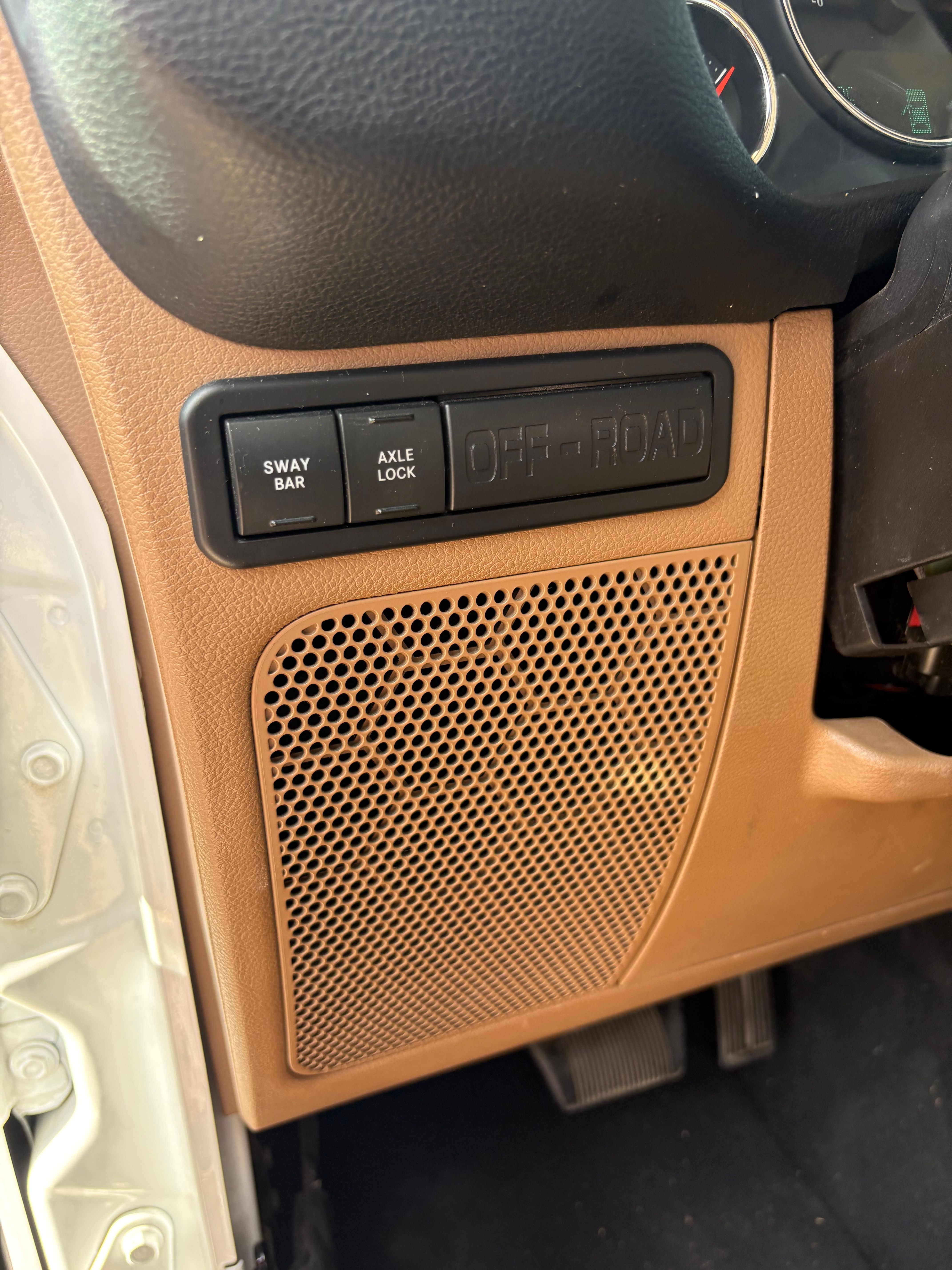 Used 2015 Jeep Wrangler Unlimited Rubicon w/ Connectivity Group AWD/4WD image 20