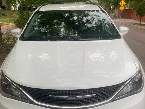 Used 2017 Chrysler Pacifica Touring-L image 8