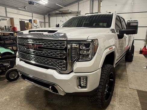 Used 2023 GMC Sierra 3500 Denali w/ Denali Ultimate Package image 10