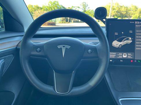 Used 2022 Tesla Model 3 image 10