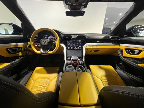 Used 2021 Lamborghini Urus AWD/4WD image 16