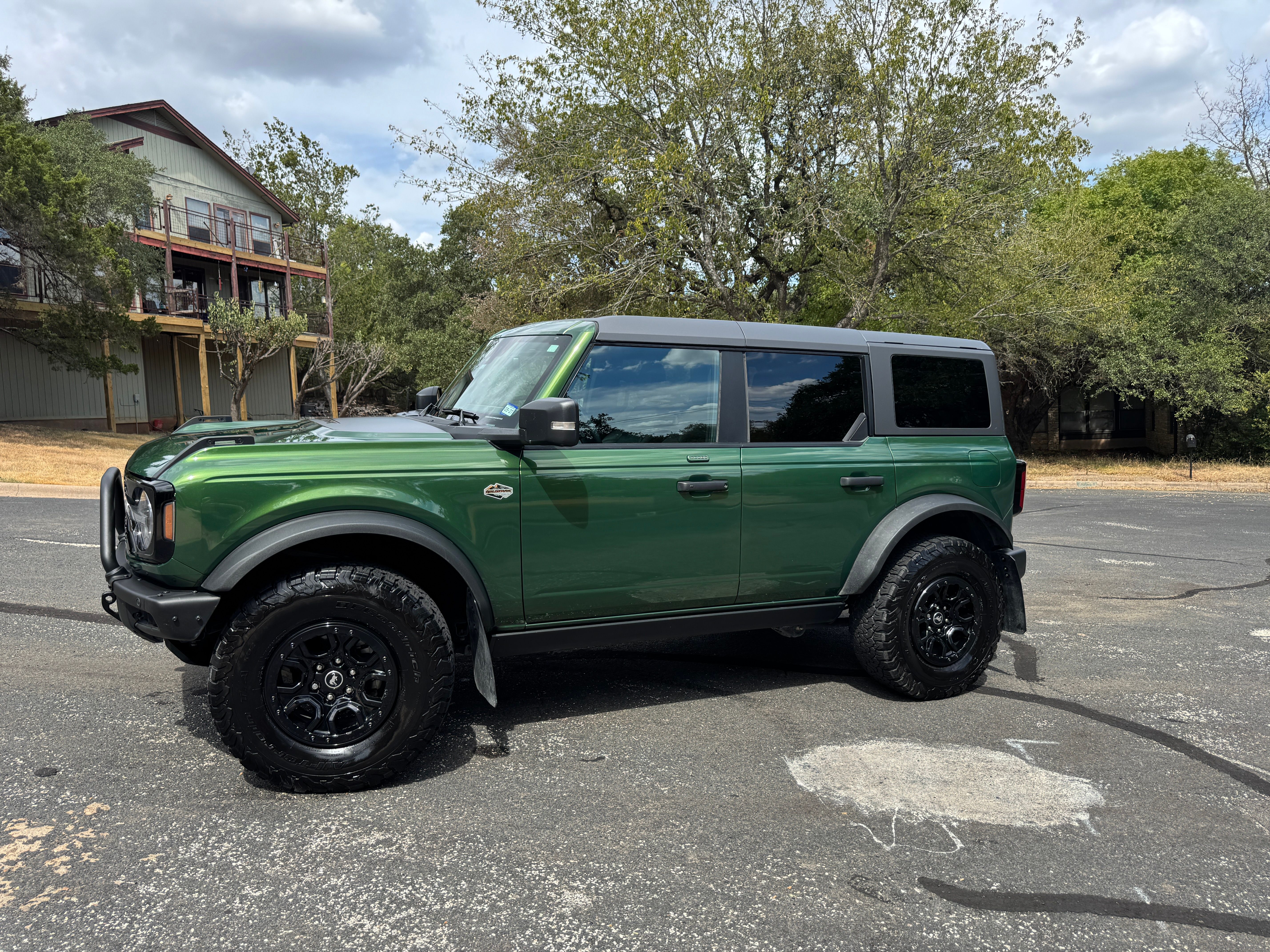 Used 2023 Ford Bronco Wildtrak AWD/4WD image 1