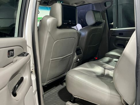 Used 2005 Chevrolet Silverado 2500 LT w/ Heavy-Duty Power Package image 14