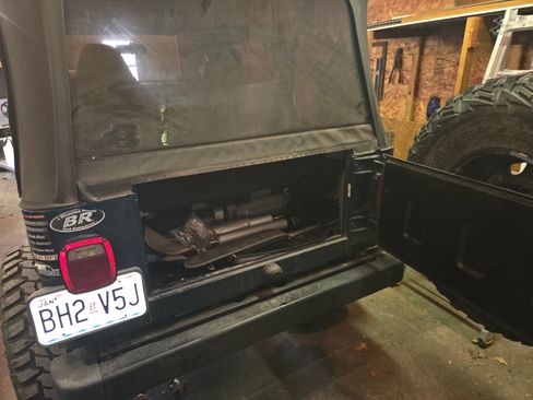 Used 1998 Jeep Wrangler SE image 17