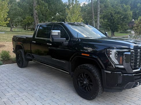 Used 2024 GMC Sierra 2500 Denali Ultimate AWD/4WD image 4