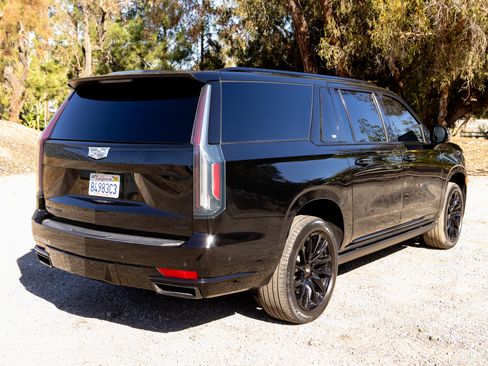 Used 2021 Cadillac Escalade ESV Sport Platinum w/ LPO, ONYX Package image 5