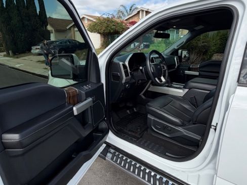 Used 2019 Ford F150 Lariat w/ Trailer Tow Package image 9