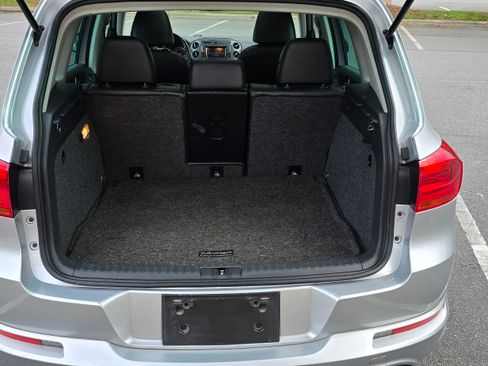 Used 2017 Volkswagen Tiguan Sport image 11