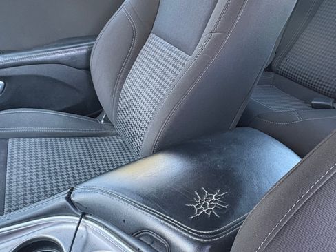 Used 2021 Dodge Challenger SXT image 10