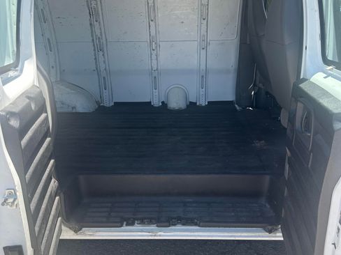 Used 2009 Chevrolet Express 2500 RWD image 8