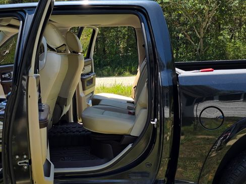 Used 2015 RAM 1500 Laramie w/ Convenience Group image 19