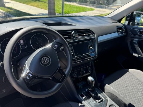Used 2018 Volkswagen Tiguan S image 6