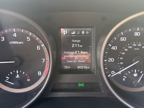 Used 2017 Hyundai Santa Fe Sport image 9