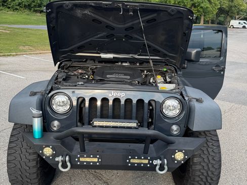 Used 2018 Jeep Wrangler Unlimited Sport S AWD/4WD image 8