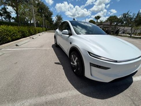 Used 2026 Tesla Model Y AWD image 21