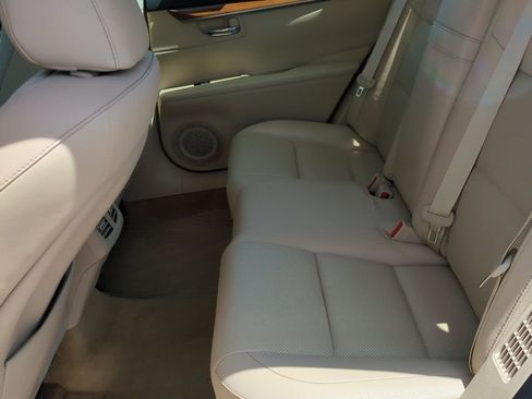 Used 2014 Lexus ES 300h image 30