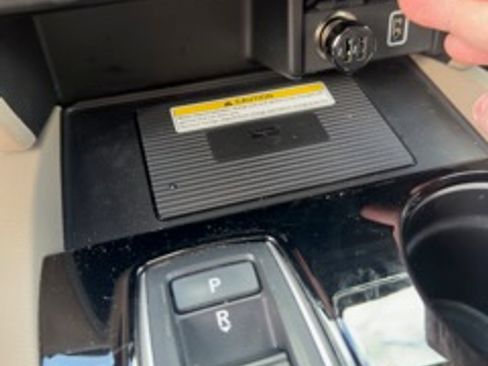 Used 2021 Honda Pilot Touring image 14