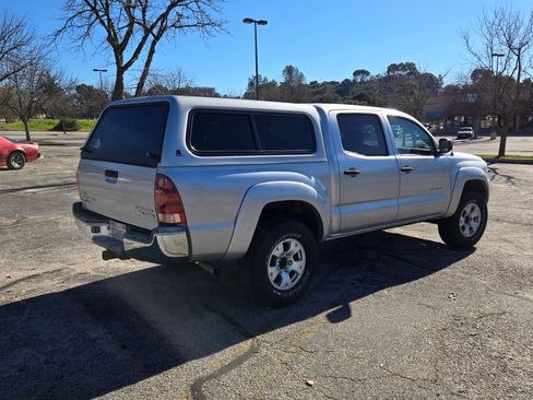 Used 2006 Toyota Tacoma PreRunner w/ SR5 Pkg #2 image 5