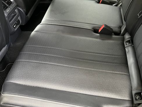 Used 2022 Volkswagen Tiguan SE image 4